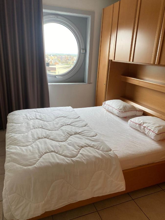 Appartement Met Zeezicht, Zwembad & Garage *